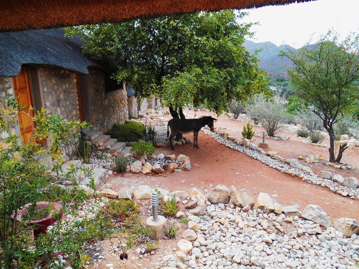 Kapika Waterfall Lodge Epupa Extérieur photo