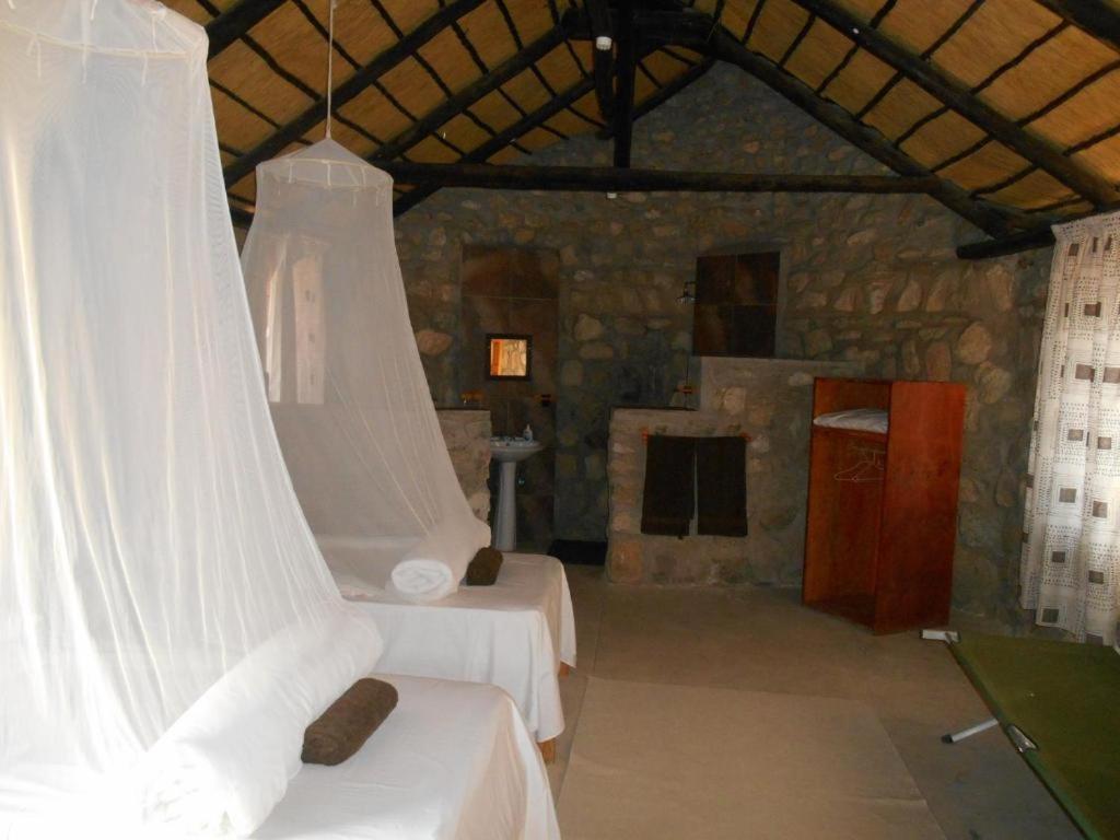Kapika Waterfall Lodge Epupa Extérieur photo