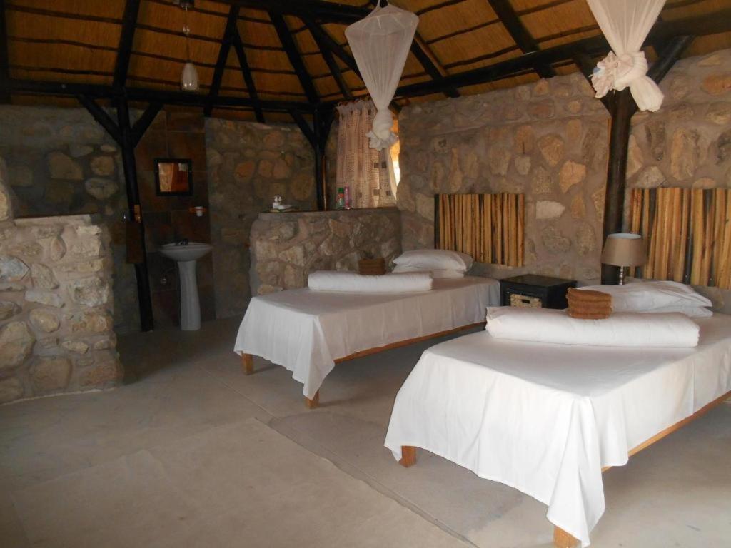 Kapika Waterfall Lodge Epupa Extérieur photo