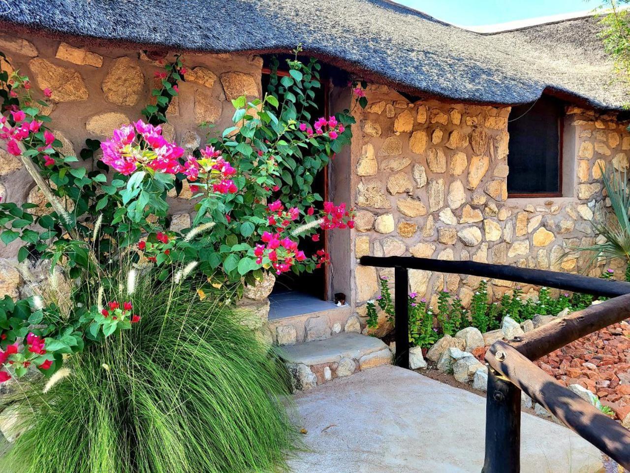 Kapika Waterfall Lodge Epupa Extérieur photo