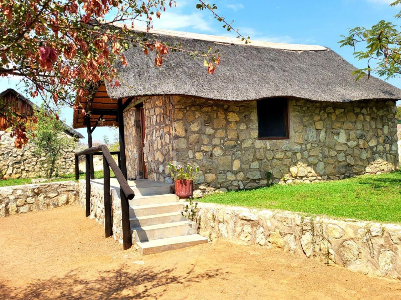 Kapika Waterfall Lodge Epupa Extérieur photo