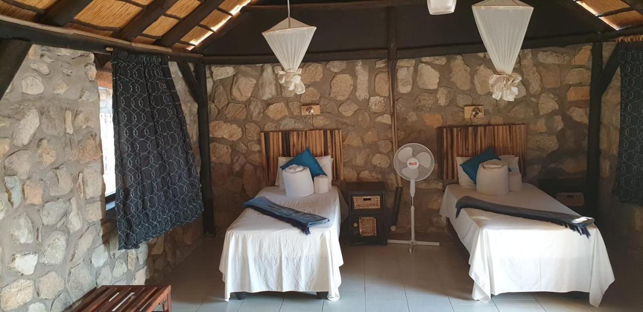 Kapika Waterfall Lodge Epupa Extérieur photo