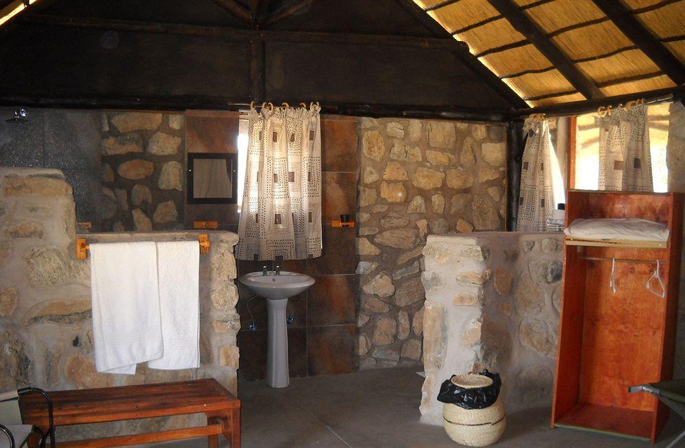Kapika Waterfall Lodge Epupa Extérieur photo