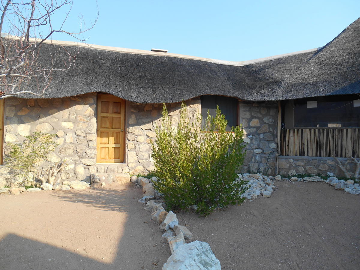 Kapika Waterfall Lodge Epupa Extérieur photo
